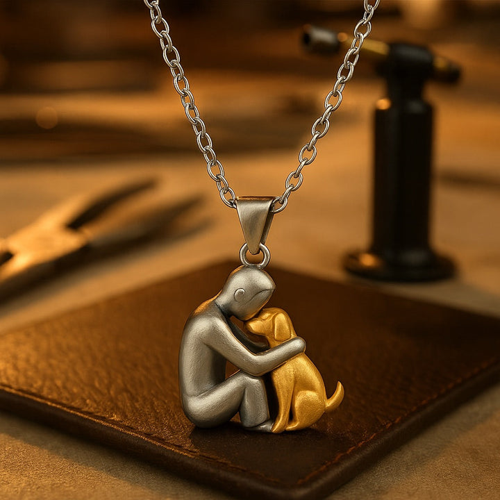 VIP | Hug Pendant Necklace